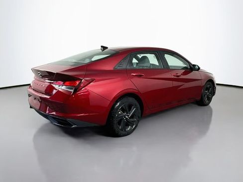 Used 2023 Hyundai Elantra SEL w/ Preferred Accessory Package FWD image 6