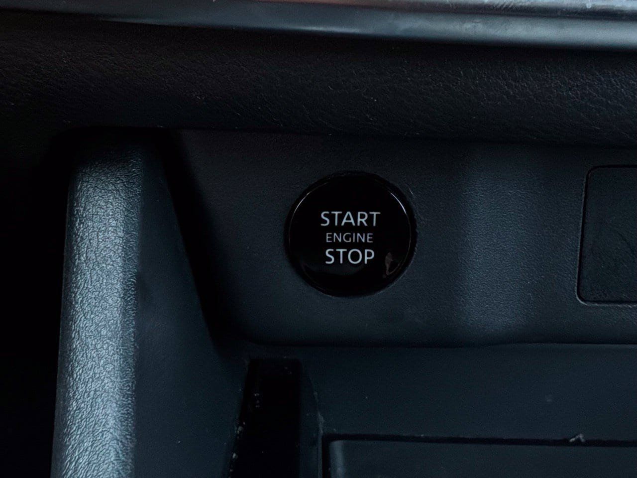 Used 2025 Nissan Rogue SV FWD image 29