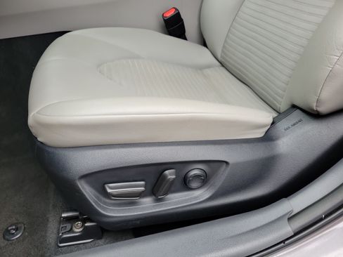 Used 2023 Toyota Camry SE FWD image 10