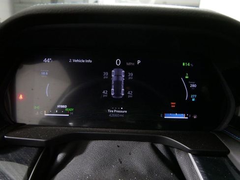 Used 2023 Jeep Grand Cherokee Trailhawk w/ Luxury Tech Group III image 33