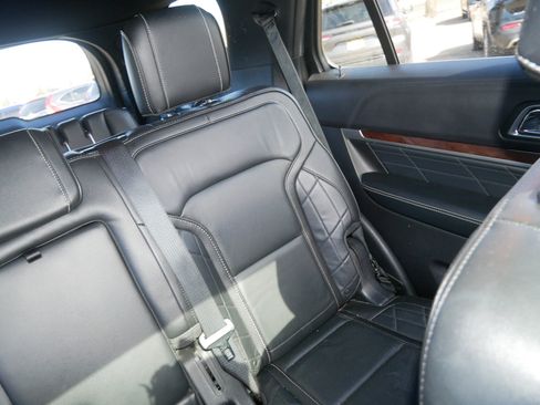 Used 2017 Ford Explorer Platinum image 17