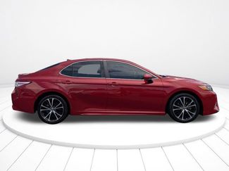 Used 2020 Toyota Camry SE FWD video 2