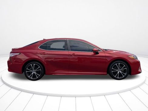 Used 2020 Toyota Camry SE FWD image 2