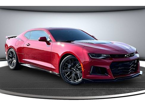 Used 2019 Chevrolet Camaro ZL1 RWD image 2