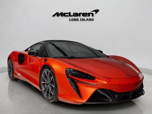Used 2023 McLaren Artura image 3