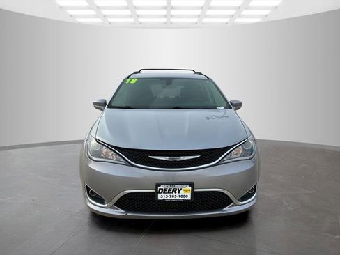 Used 2018 Chrysler Pacifica Touring-L image 9