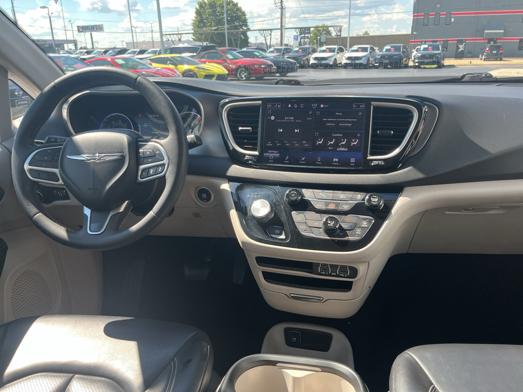 Used 2023 Chrysler Pacifica Touring-L FWD image 56