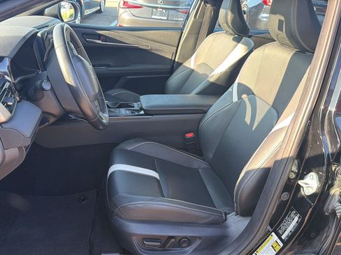 Used 2025 Toyota Camry SE w/ Convenience Package FWD image 11