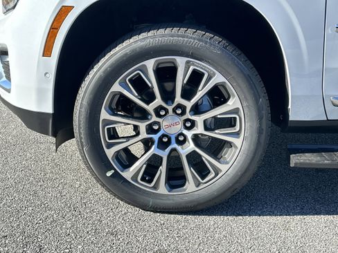 New 2026 GMC Yukon Denali w/ Sun & Power Step Package image 11