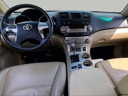 Used 2012 Toyota Highlander SE FWD image 13
