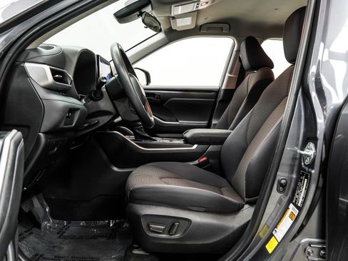 Used 2023 Toyota Highlander L FWD image 16