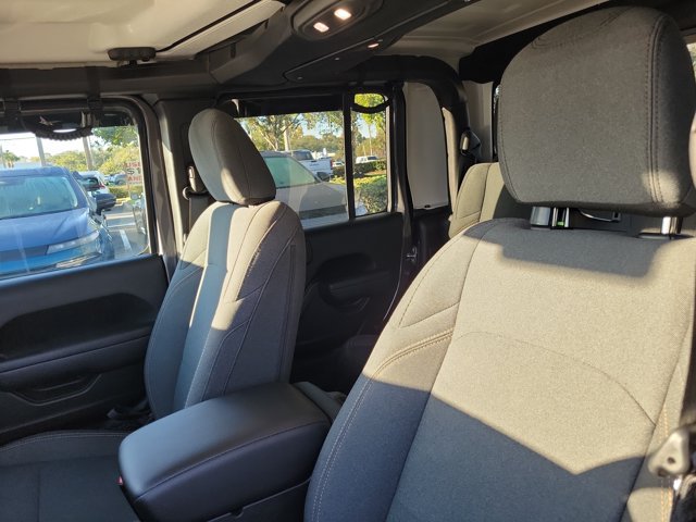 Used 2024 Jeep Gladiator Sport AWD/4WD image 17