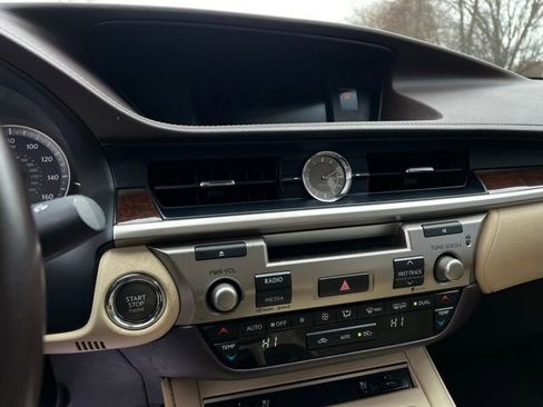 Used 2016 Lexus ES 350 w/ Premium Package w/Wood Trim image 39