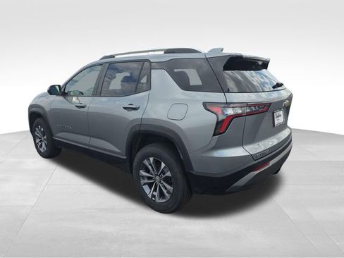 Used 2025 Chevrolet Equinox LT w/ Convenience Package II FWD image 3