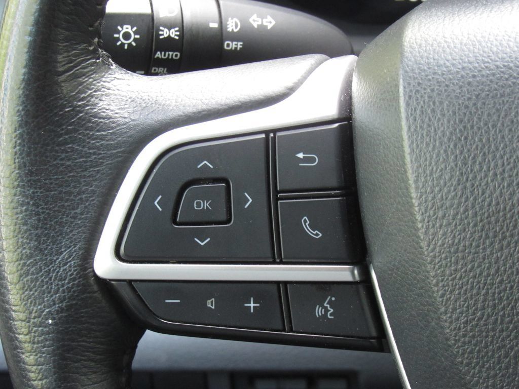 Certified 2024 Toyota Sienna XLE FWD image 27