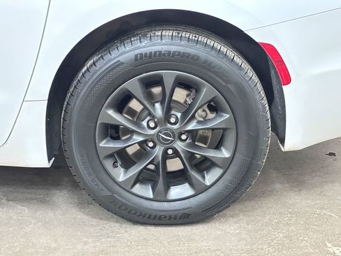 Certified 2022 Chrysler Pacifica Touring-L w/ S Appearance Package image 53