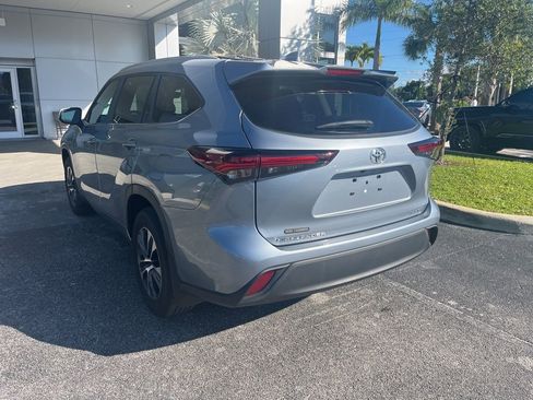 Certified 2024 Toyota Highlander XLE image 2