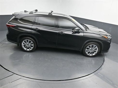 Used 2024 Toyota Highlander Limited image 27
