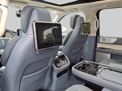 Used 2021 Lincoln Navigator Black Label image 14