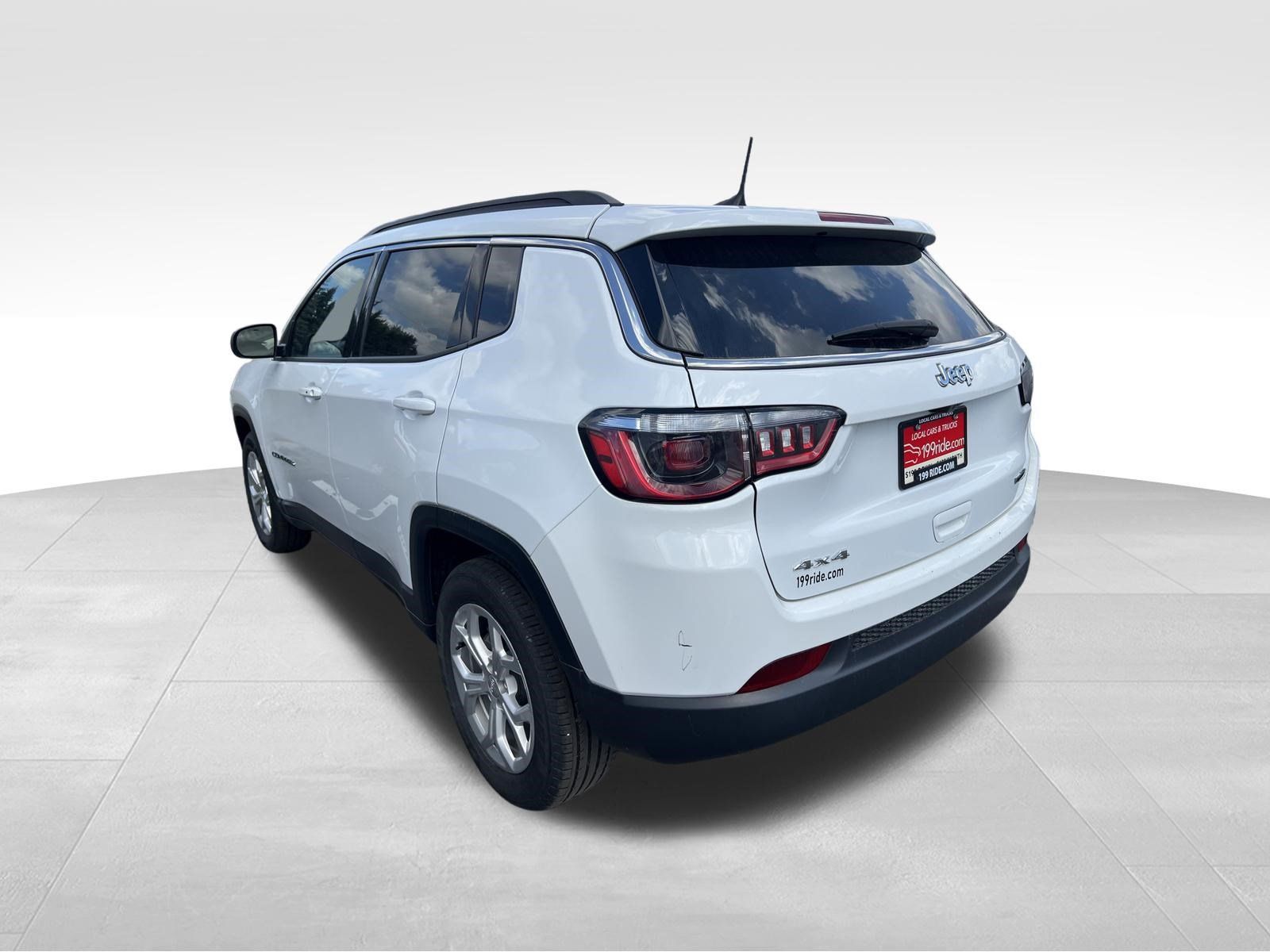 Used 2024 Jeep Compass Latitude AWD/4WD image 8