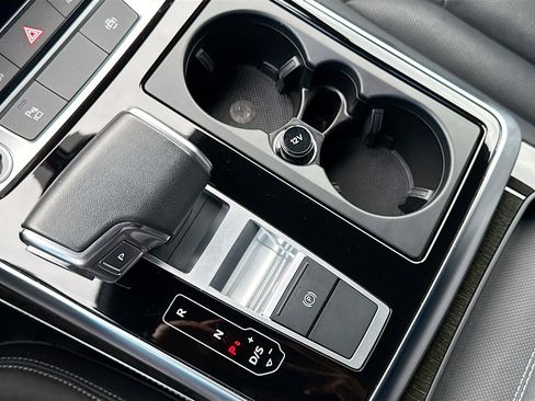 Used 2023 Audi Q8 Premium Plus image 28