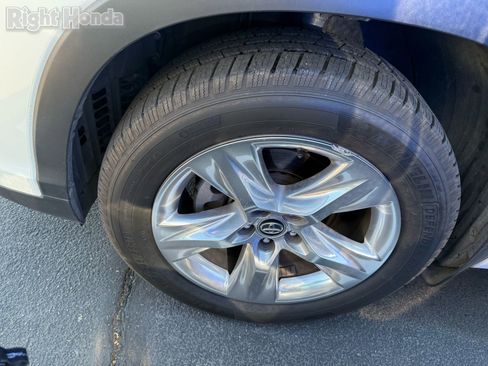 Used 2019 Toyota Highlander Limited w/ Carpet Mat Package (TMS) image 7