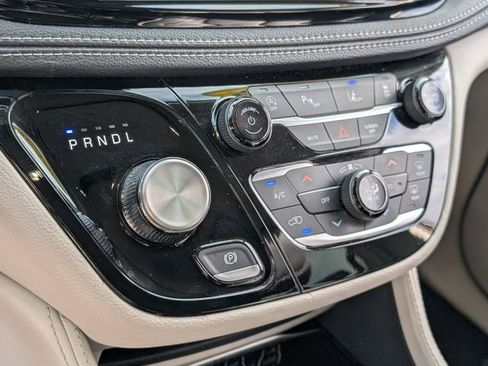 Used 2023 Chrysler Pacifica Limited image 30