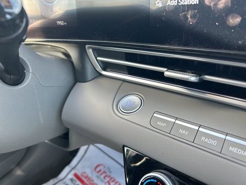 Used 2025 Hyundai Elantra SEL image 23