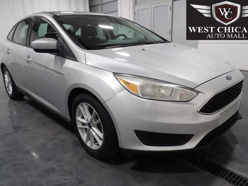 Used 2018 Ford Focus SE FWD image 1
