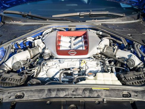 Used 2024 Nissan GT-R AWD/4WD image 16
