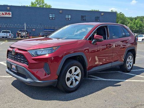 Certified 2022 Toyota RAV4 LE AWD/4WD image 3