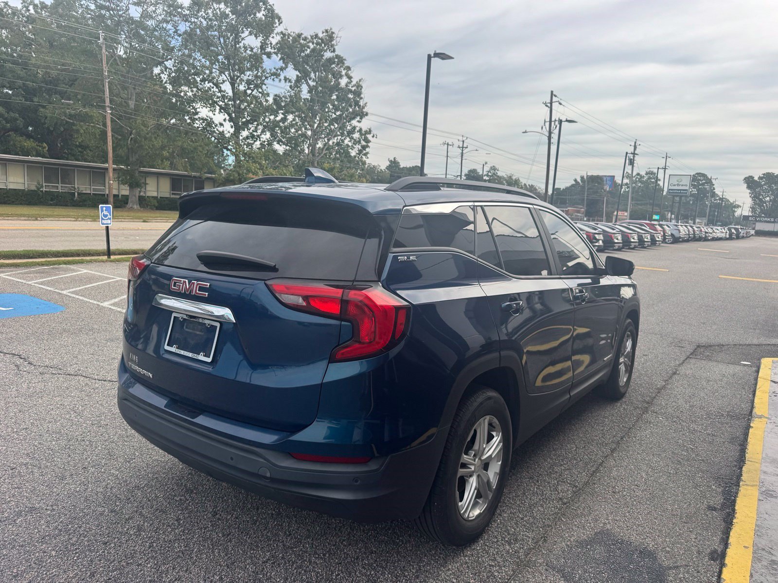 Used 2021 GMC Terrain SLE w/ Driver Convenience Package FWD image 13