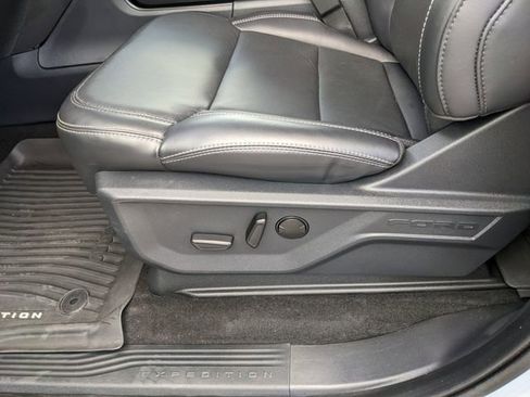 Used 2025 Ford Expedition Platinum AWD/4WD image 25