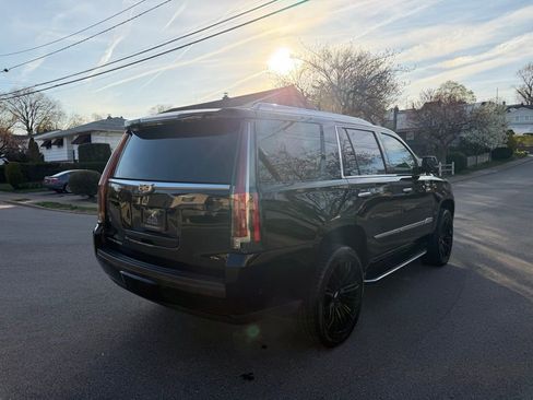 Used 2019 Cadillac Escalade Luxury RWD image 7