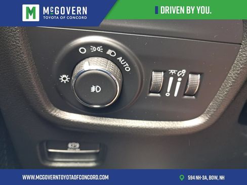 Used 2023 Jeep Grand Cherokee Limited w/ Black Appearance Package AWD/4WD image 27