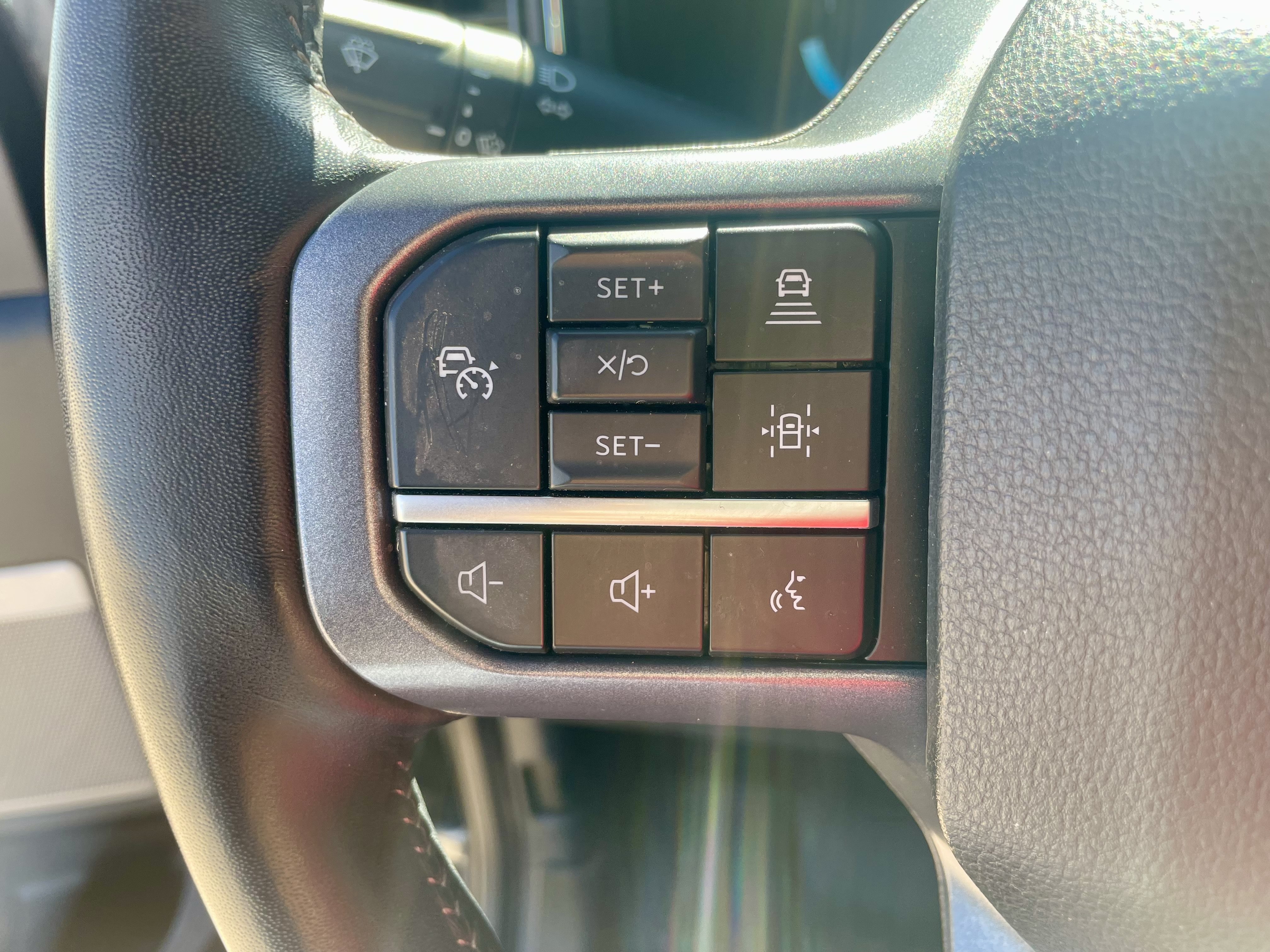 Used 2023 Ford F350 Lariat w/ Lariat Ultimate Package AWD/4WD image 16