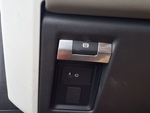 Used 2020 Land Rover Defender 110 First Edition image 21