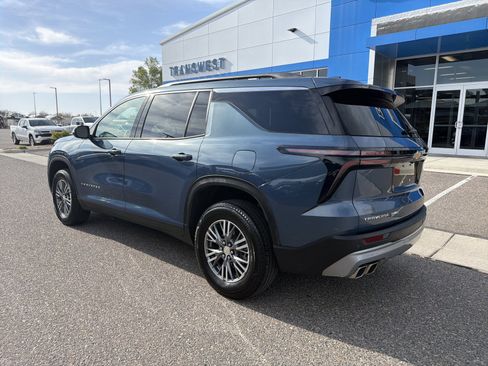 Used 2025 Chevrolet Traverse LT AWD/4WD image 3