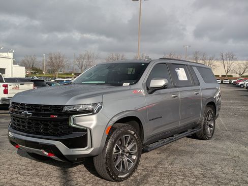 Certified 2024 Chevrolet Suburban Z71 w/ Luxury Package image 5