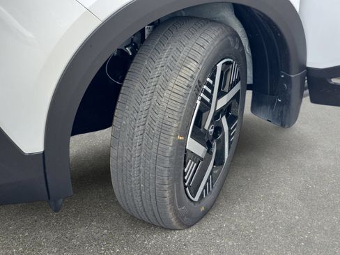 New 2027 Nissan Kicks SV w/ SV Premium Package FWD image 29