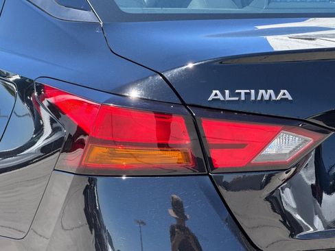 Used 2025 Nissan Altima 2.5 SV FWD image 29