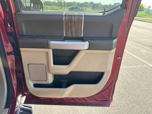 Used 2019 Ford F150 Lariat w/ Equipment Group 502A Luxury AWD/4WD image 16