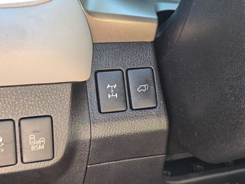 Used 2014 Toyota RAV4 Limited w/ Technology Package AWD/4WD image 32