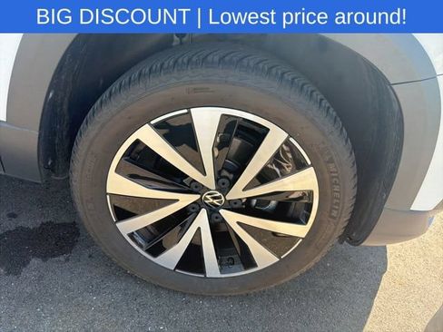 Used 2022 Volkswagen Taos SE w/ IQ.Drive SE Package AWD/4WD image 5