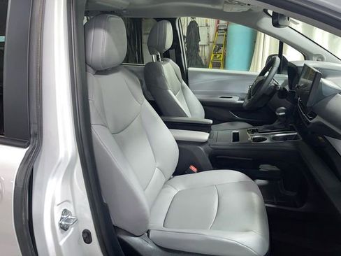 Used 2025 Toyota Sienna XLE w/ XLE Plus Package AWD/4WD image 25