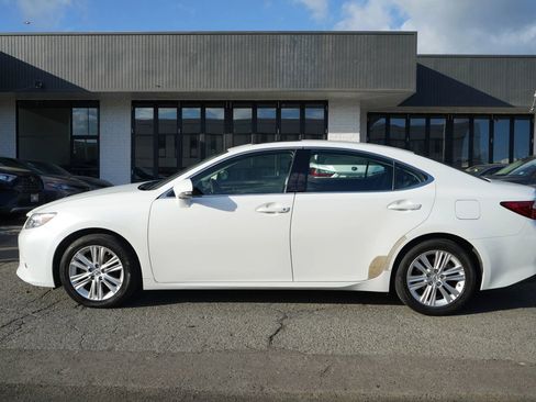Used 2013 Lexus ES 350 FWD image 2