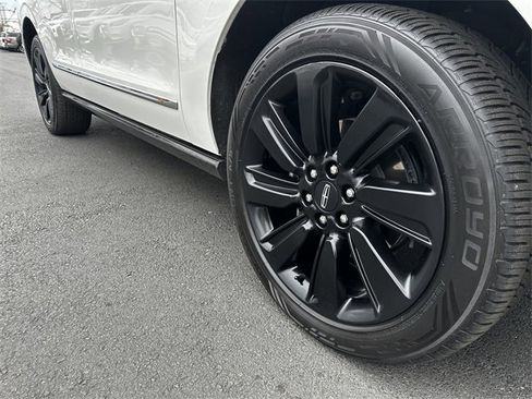 Certified 2022 Lincoln Navigator Reserve image 11