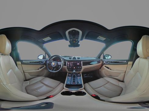 Used 2022 Porsche Macan w/ Premium Package image 30