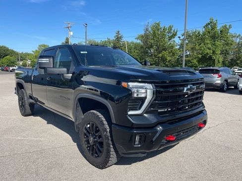 Used 2025 Chevrolet Silverado 2500 LTZ w/ LTZ Plus Package AWD/4WD image 4