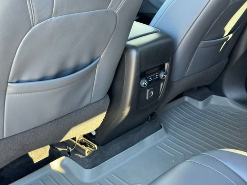 Used 2019 Buick Enclave Essence image 28